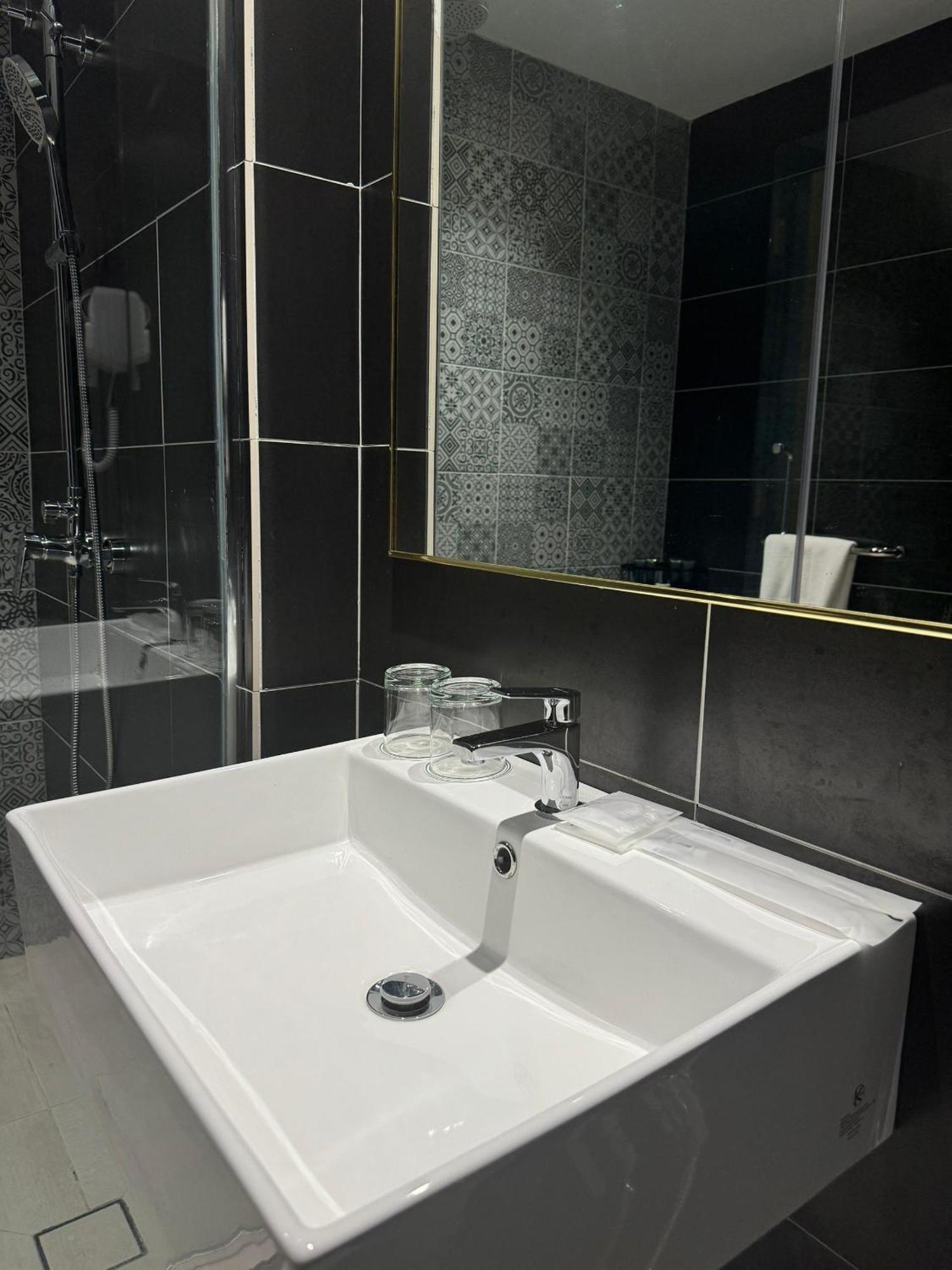 Le'Genda Hotel كاجانغ المظهر الخارجي الصورة